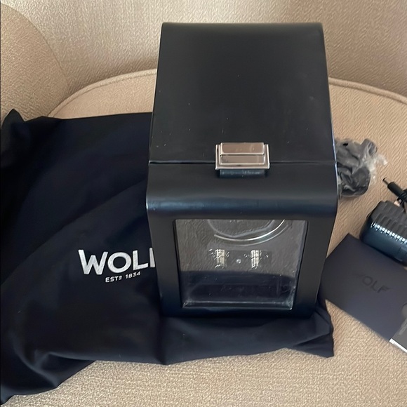 WOLF Black Single Watch Winder - Picture 2 of 3